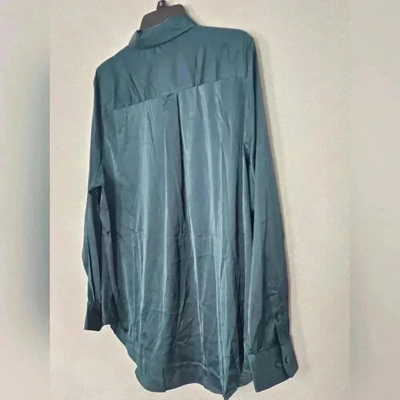 Equipment  NWT June Bug Emerald Satin Classic Signature Top - Picture 11 of 11